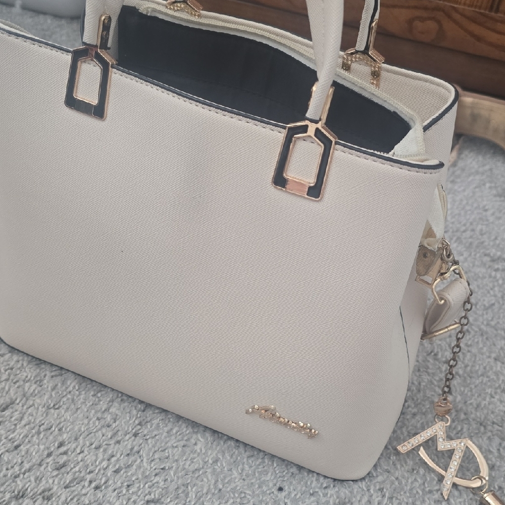 Chic Cream Tote Bag with Gold Accents
